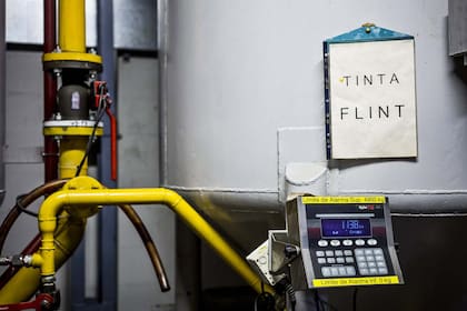 Aquí se encuentran los tanques con los depósitos de tintas de colores.