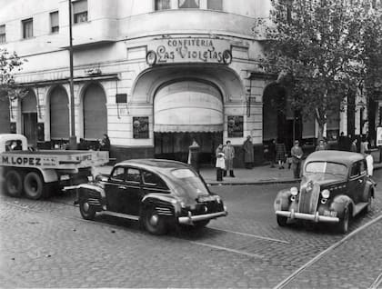 La confitería Las Violetas, un clásico de Medrano y Rivadavia