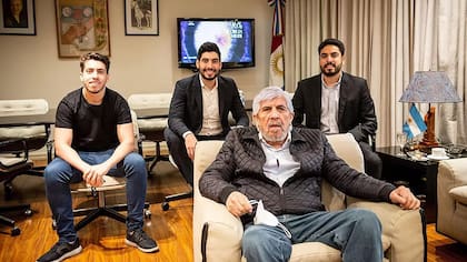 Hugo Moyano, con sus hijos Jerónimo, Facundo y Huguito