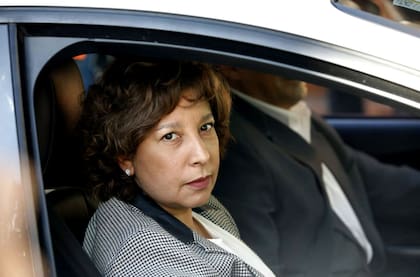 Arabela Carreras, gobernadora de Río Negro, asegura que no hay un "cheque en blanco".