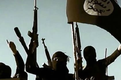 Arabia Saudita enfrenta la amenaza de Estado Islámico en su frontera norte con Irak y de al Qaeda en su frontera sur con Yemen