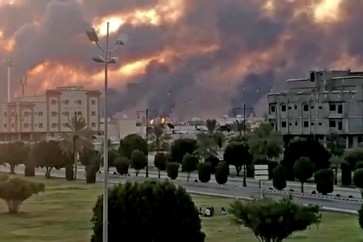 Arabia Saudita recorta a la mitad su producción de crudo y gas tras los ataques con drones