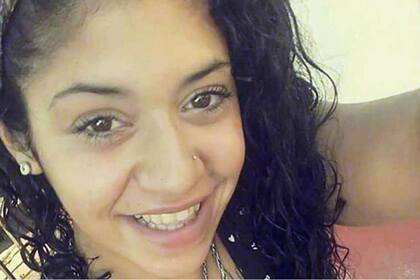 Araceli Fulles, de 22 años, fue estrangulada y luego enterrada en el patio de la vivienda de Badaracco, quien fue asesinado en prisión