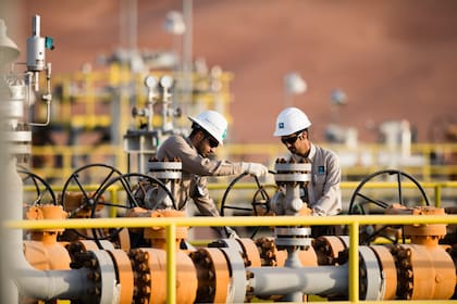 Aramco, de Arabia Saudita, dice estar aplicando su “ingeniería, escala y capacidad de ejecución a la transición energética”