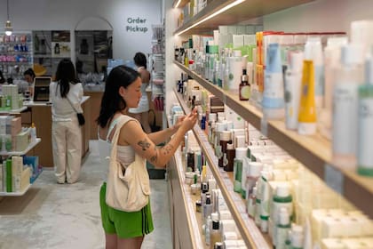 Aranceles a productos de belleza de Corea del Sur amenazan el auge de la "K-beauty" en EE.UU.