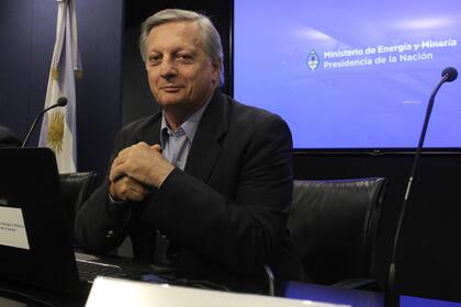 Aranguren visitará a los intendentes que quieren avanzar con los emprendimientos, pero una ley provincias los prohíbe