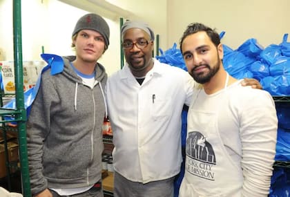 Arash "Ash" Pournouri (derecha) fue el manager de Avicii (el primero a la izquierda) desde 2008 a 2016