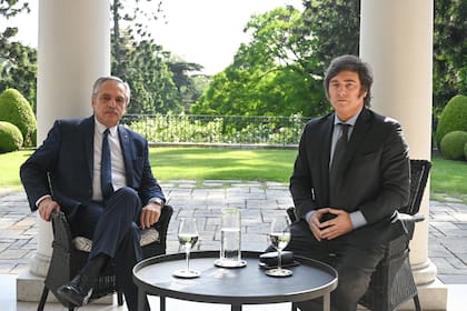 ARCHIVO.- Alberto Fernández y Javier Milei