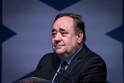 ARCHIVO - Alex Salmond, ex primer ministro escocés, en una reunión del partido Alba en Dundee, Escocia, el 19 de abril de 2022. (Jane Barlow/PA vía AP, Archivo)