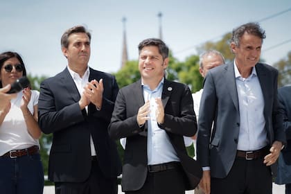 ARCHIVO.- Axel Kicillof en Luján junto a su ministra de Ambiente, Daniela Vilar (La Cámpora); el intendente Leo Boto; y el ministro de Infraestructura, Gabriel Katopodis