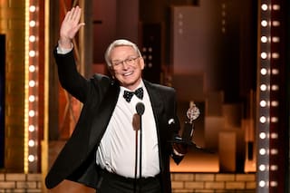 Muere Bob Mackie, diseñador de estrellas que vistió a Cher y Marilyn y definió el glamour de los 70
