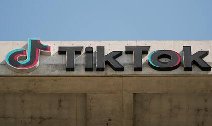 Archivo.- Cartel de TikTok en su sede de Culver City, California, el 11 de marzo de 2024