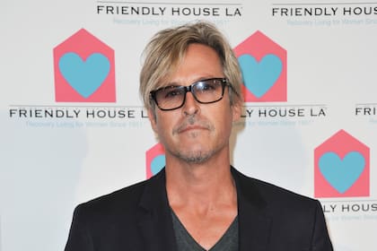 ARCHIVO - Charlie Colin en el 24o almuerzo anual de premiación de Friendly House Los Angeles el 26 de octubre de 2013 en Los Angeles. Colin, bajista y fundador de la banda de pop-rock Train ha muerto. Tenía 58 años. (Foto Richard Shotwell/Invision/AP, archivo)