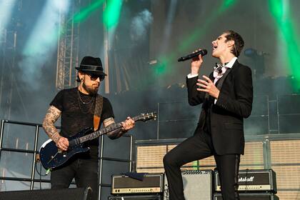 ARCHIVO - Dave Navarro, izquierda, y Perry Farrell de Jane's Addiction actúan en KAABOO 2017 en Del Mar Racetrack and Fairgrounds el sábado 16 de septiembre de 2017 en San Diego, California. (Foto Amy Harris/Invision/AP, archivo)