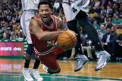 ARCHIVO - Derrick Rose de los Bulls de Chicago durante un partido contra los Celtics de Boston, el 28 de noviembre de 2024, en Boston. (AP Foto/Elise Amendola)