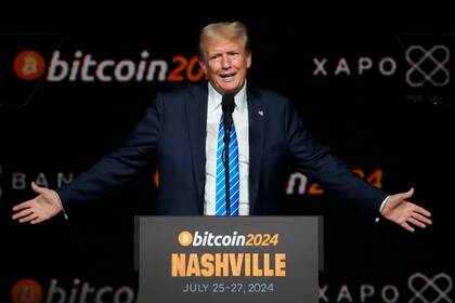 ARCHIVO - Donald Trump habla en la Conferencia Bitcoin 2024, el 27 de julio de 2024, en Nashville, Tennessee. (AP foto/Mark Humphrey, archivo)