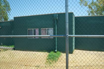 ARCHIVO - Edificios que albergan a menores en los terrenos de Southwest Key Campbell, un refugio para niños que han sido separados de sus padres, 28 de junio de 2018, en Phoenix. (AP Foto/Carolyn Kaster, Archivo)