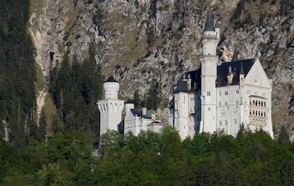 ARCHIVO - El castillo de Neuschwanstein, donde fueron a parar miles de las obras de arte que saquearon los nazis durante la Segunda Guerra Mundial (AP Foto/Matthias Schrader, File)