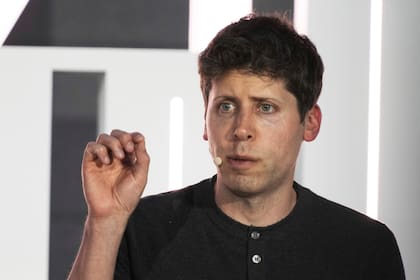 ARCHIVO - El director general de OpenAI, Sam Altman, habla durante un evento en Abu Dabi, Emiratos Árabes Unidos, el martes 6 de junio de 2023. (AP Foto/Jon Gambrell, Archivo)