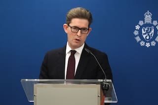 Organismo de inteligencia del Reino Unido reprende al MI5 por mentir sobre informante neonazi
