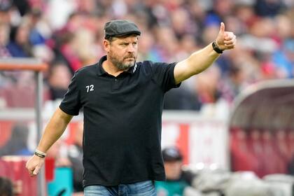 ARCHIVO - El entonces técnico de Colonia Steffen Baumgart durante el partido contra Borussia Moenchengladbach en la Bundesliga, el 22 de octubre de 2023. (AP Foto/Martin Meissner)