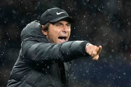 ARCHIVO - El entonces técnico de Tottenham Antonio Conte durante el partido contra Newcastle en la Liga Premier, el 23 de octubre de 2022. Conte fue designado como el nuevo técnico de Napoli. (AP Foto/Frank Augstein)