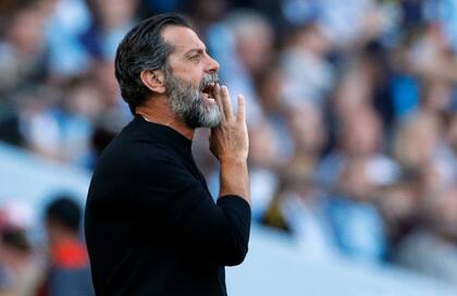 ARCHIVO - El entonces técnico de Watford Quique Sánchez Flores durante el partido contra Manchester City en la Liga Premier, el 21 de septiembre de 2019. Sánchez Flores ha sido despedido como entrenador del Getafe en la Liga española. (AP Foto/Rui Vieira)