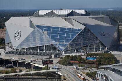 ARCHIVO - El estadio Mercedes-Benz, sede de los Falcons de Atlanta de la NFL y el Atlanta United de la MLS. (AP Foto/Mike Stewart)