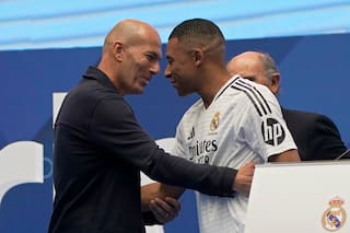 Francia contrata al exastro Zinedine Zidane como técnico de la selección masculina de fútbol