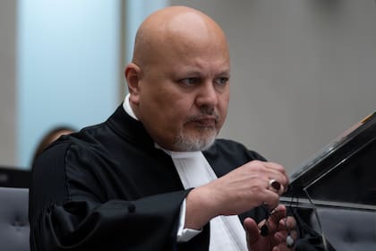 ARCHIVO - El fiscal de la Corte Penal Internacional, Karim Khan (AP Foto/Peter Dejong, Archivo)