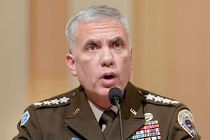 ARCHIVO - El general Paul Nakasone, comandante del Mando Cibernético de Estados Unidos, presta declaración durante una reunión del Comité Selecto de la Cámara de Representantes centrada en China en el Capitolio, el miércoles 31 de enero de 2024, en Washington. (AP Foto/Mariam Zuhaib, Archivo)