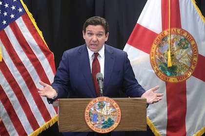 (Archivo) El gobernador de Florida, Ron DeSantis, firmó un paquete de leyes recientemente que entran en vigor próximamente en el estado