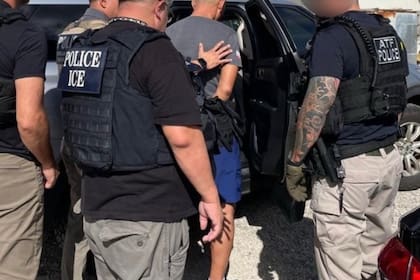 (Archivo) El ICE detuvo al policía del pueblo de Maine y alegó que su permiso de visa estaba vencido desde 2023