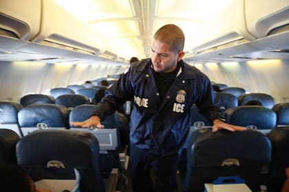 (Archivo) El ICE realiza redadas en todo EE.UU. con el objetivo de cumplir con las deportaciones masivas de Trump