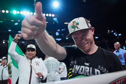 ARCHIVO - El mexicano Saúl "Canelo" Álvarez hizo su gran fortuna gracias a los contratos televisivos (AP Foto/John Locher, archivo)