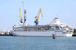 Crucero de EEUU termina su viaje alrededor del mundo en Asia por costos de combustible