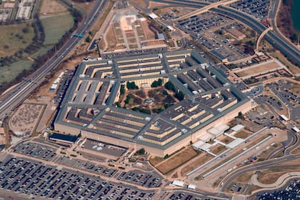 ARCHIVO – El Pentágono, visto desde el Air Force One mientras vuela sobre Washington, el 2 de marzo de 2022. (AP Foto/Patrick Semansky, Archivo)