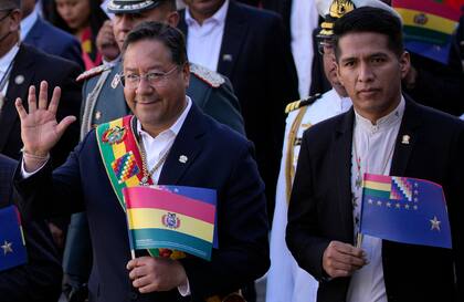 ARCHIVO - El presidente de Bolivia, Luis Arce, y el titular del Senado boliviano, Andrónico Rodríguez, a su llegada a un evento por el Día del Mar en La Paz, Bolivia, el jueves 23 de marzo de 2023. (AP Foto/Juan Karita)