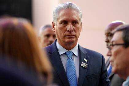 ARCHIVO - El presidente de Cuba, Miguel Díaz-Canel, aseguró que los cubanos que murieron lo hicieron “en combate directo contra los atacantes" (AP Fhoto/Peter Dejong, Archivo)
