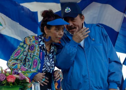 ARCHIVO - El presidente de Nicaragua, Daniel Ortega, y su esposa