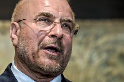 ARCHIVO - El presidente del parlamento iraní, Mohammad Bagher Qalibaf, habla durante una conferencia de prensa en Beirut, Líbano, el 12 de octubre de 2024. (AP Foto/Bilal Hussein, Archivo)