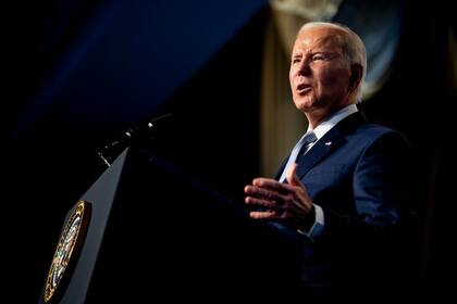 ARCHIVO - El presidente estadounidense Joe Biden habla en la Conferencia Legislativa Nacional de los Sindicatos de la Industria de la Construcción de Norteamérica, en Washington, el 25 de abril de 2023. (AP Foto/Andrew Harnik, archivo)