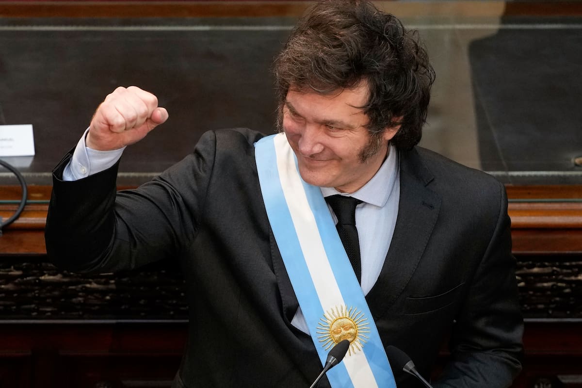 ARCHIVO - El presidente Javier Milei se dirige a los legisladores durante la sesión legislativa inaugural en Buenos Aires, Argentina, el viernes 1 de marzo de 2024. (AP Foto/Natacha Pisarenko, Archivo)
