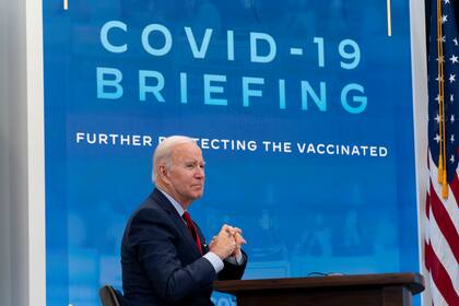 Archivo - El presidente Joe Biden se reúne con el Equipo de Respuesta al COVID-19 de la Casa Blanca para actuar frente a la variante ómicron el 4 de enero de 2022, en Washington, D.C. (AP Foto/Andrew Harnik, Archivo)