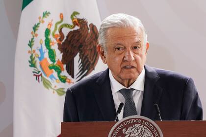 ARCHIVO - El presidente mexicano Andrés Manuel López Obrador ofrece un discurso durante un evento en el Zócalo de Ciudad de México, el 13 de agosto de 2021. (AP Foto/Eduardo Verdugo, archivo)