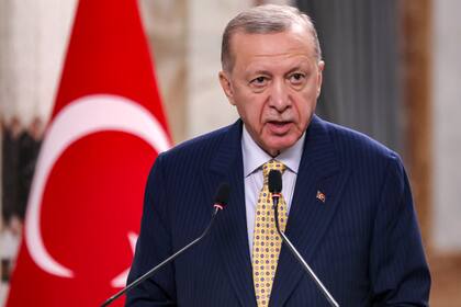 ARCHIVO - El presidente turco Recep Tayyip Erdogan habla durante una conferencia de prensa en Bagdad, Irak, el lunes 22 de abril de 2024. (Ahmad Al-Rubaye /Pool Photo vía AP, archivo)