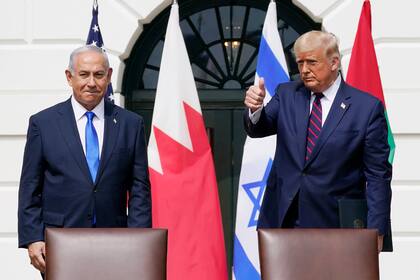 ARCHIVO - El primer ministro israelí Benjamin Netanyahu y el presidente estadounidense Donald Trump durante una ceremonia en la Casa Blanca, en Washington, el 15 de septiembre de 2020. (AP Foto/Alex Brandon, Archivo)