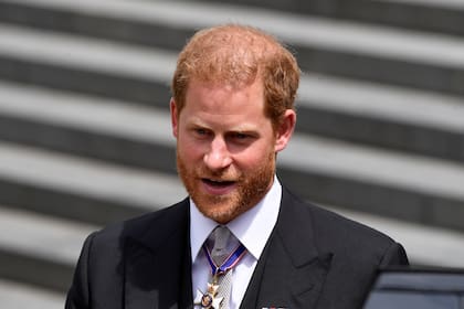 ARCHIVO - El príncipe Harry, de Gran Bretaña, luego de una misa en Londres, el 3 de junio de 2022 (Toby Melville, Pool Photo via AP, Archivo)