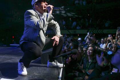 ARCHIVO - El rapero Macklemore se presenta en el Foro Moody como parte del Festival Musical South by Southwest, el viernes 17 de marzo de 2023, en Austin, Texas. (Foto de Jack Plunkett/Invision/AP, archivo)