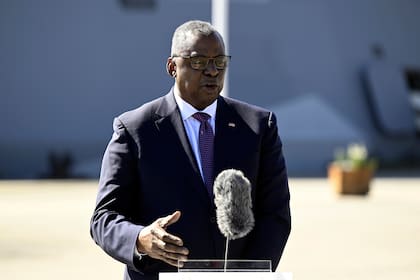 Archivo.- El secretario de Defensa de Estados Unidos, Lloyd Austin, durante una conferencia de prensa en la Base Naval Muskö, en Estocolmo, Suecia, el miércoles 19 de abril de 2023 (Fredrik Sandberg/TT News Agency via AP)